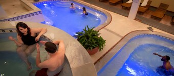 Walk to Oaklawn & Bathhouse Row in Downtown Hot Springs Furnished RV in Resort