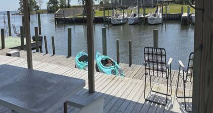 Oriental Cottages #1 on Neuse River in charming Oriental