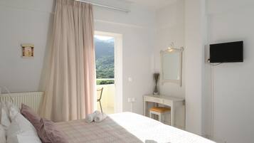 Iron/ironing board, WiFi (free)