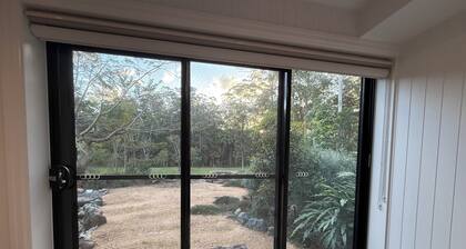 Stylish Retreat amongst paddocks and rain forest; only 20 minutes to Noosa