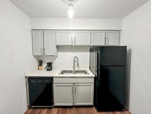 Kühlschrank, Ofen, Herdplatte, Geschirrspüler