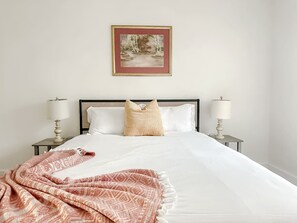 Schreibtisch, Bügeleisen/Bügelbrett, kostenloses WLAN, Bettwäsche