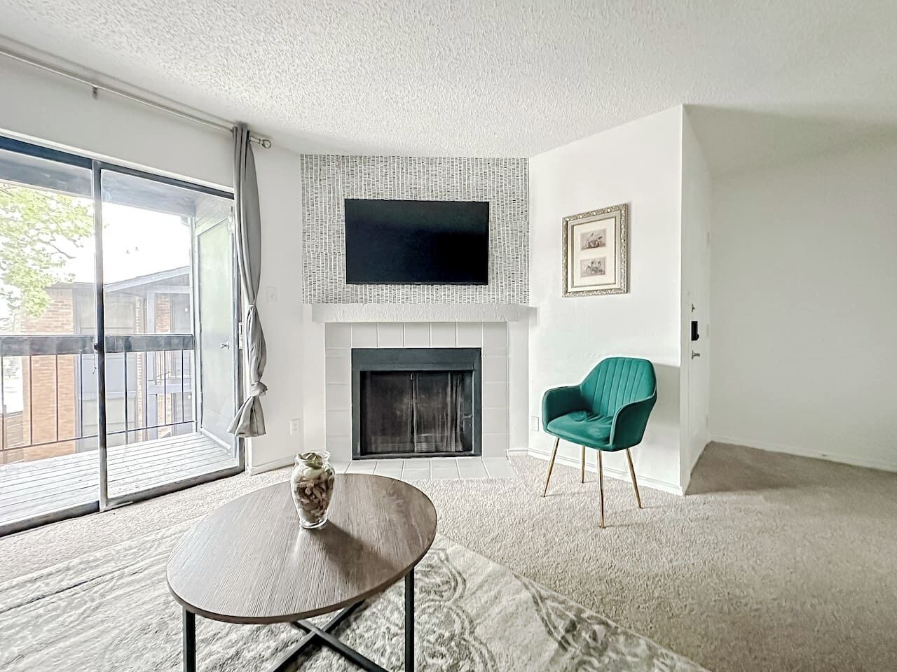 智能电视、壁炉