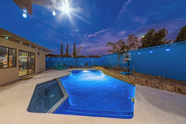 Alberca al aire libre y alberca climatizada