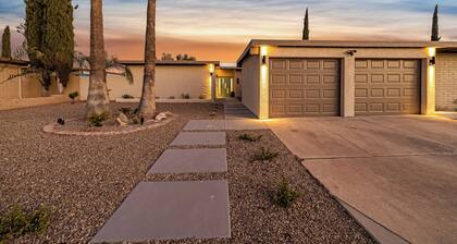 Game Room-Pool heated w/jacuzzi-Waffles-2 California King Beds-U of A 8 miles