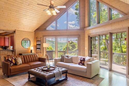 Queen Ridge Cabin - Great views, secluded, hot tub, fire pit!