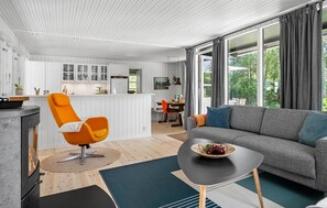 TV, fireplace - 4 bedroom lovely home in Mern (Mern)