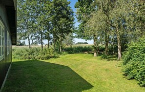 Property grounds - 4 bedroom lovely home in Mern (Mern)