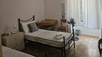 3 habitaciones, tabla de planchar con plancha, wifi y ropa de cama