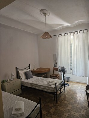 A bedroom with a bed, bedside table, lamp, and a ceiling fan. - MAGICAL ROME, just 10 minutes from Termini (Roma)