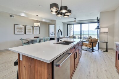 Suite 101 @ Water's Edge Resort