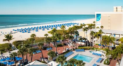 Beachfront Bliss: 1 BR Deluxe, Sleeps 6, 2 BA, Balcony, Wet Bar!