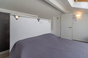 1 dormitorio, tabla de planchar con plancha, cuna de viaje y wifi gratis
