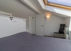 1 bedroom, iron/ironing board, travel cot, free WiFi