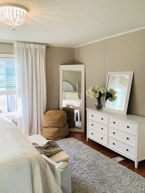 3 bedrooms, iron/ironing board, WiFi, bed sheets