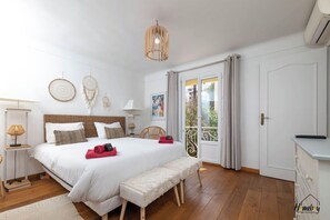 5 chambres, fer et planche à repasser, Wi-Fi, draps fournis