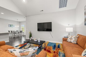 Smart TV, video games