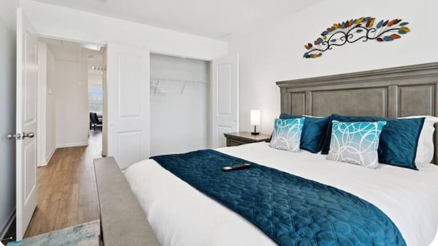 3 bedrooms, iron/ironing board, free WiFi, bed sheets - NEW 3-BR townhome in delightful Spring Hill with WiFi, AC and many amenities (Spring Hill)