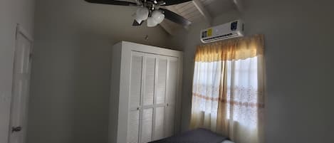 2 makuuhuonetta, silitysrauta/-lauta, Wi-Fi, vuodevaatteet