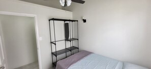 2 slaapkamers, een strijkplank/strijkijzer, wifi, beddengoed