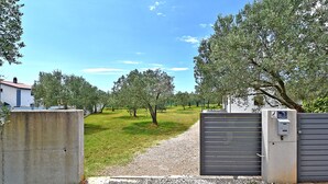 Property grounds - House 2401/161196 (Istria - Fažana), 850m from the beach (Fažana)