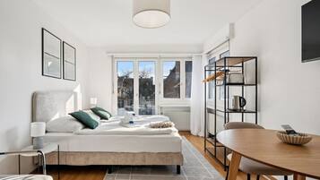 Desk, iron/ironing board, WiFi, bed sheets