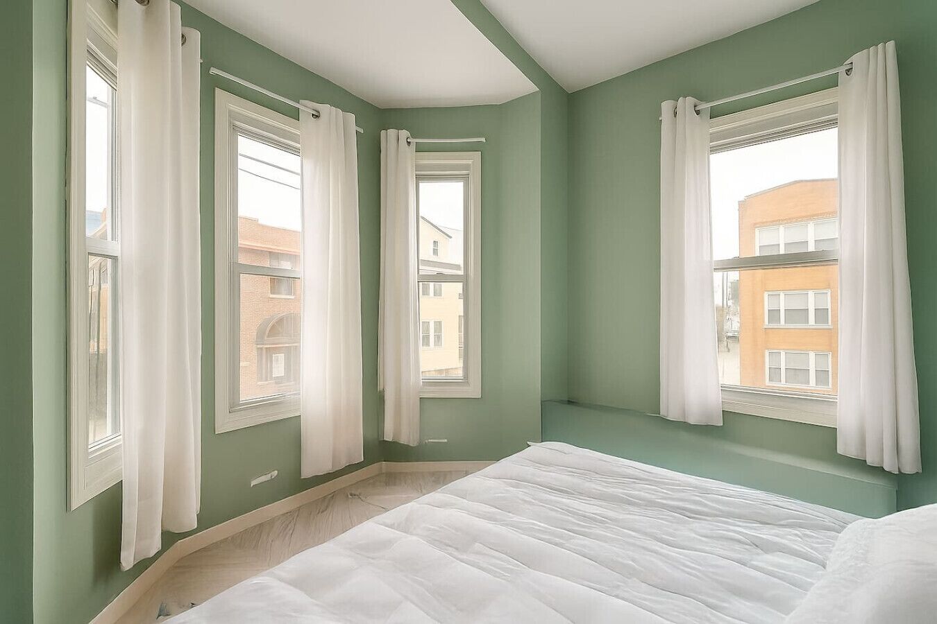 2 slaapkamers, een bureau, een strijkplank/strijkijzer, gratis wifi