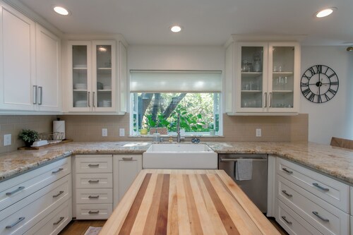 Spacious 4-bedroom house in Folsom near Sundhal Elementary School and the Lake.