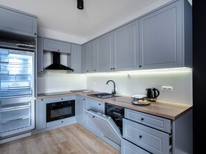 Fridge, stovetop, dishwasher, coffee/tea maker