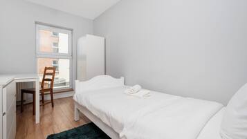 Iron/ironing board, WiFi, bed sheets