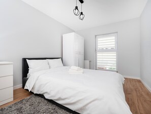 2 quartos, ferros/tábuas de passar roupa, Wi-Fi, roupa de cama