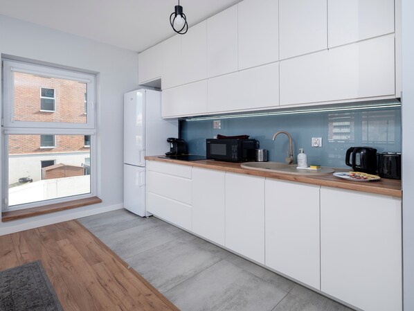 Fridge, microwave, stovetop, coffee/tea maker