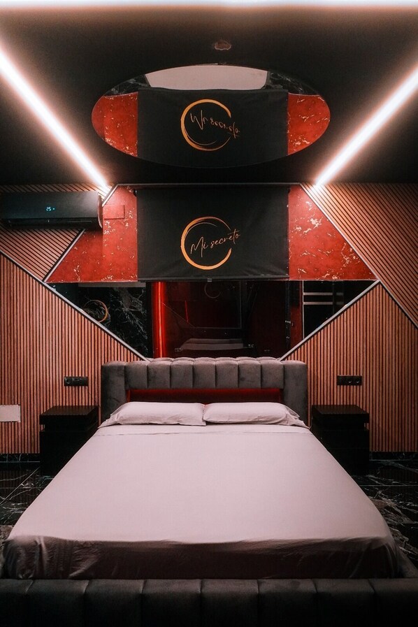 1 bedroom, WiFi, bed sheets - THEMED APARTMENT "50 Shades of .....". (Torrox-Costa)