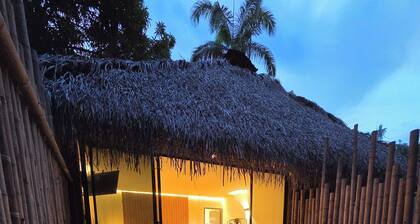 Charming one-bedroom villa in tropical Melgar with pool, AC – pet friendly