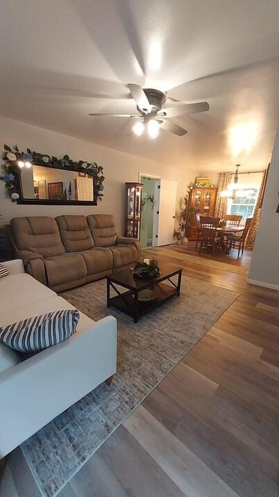 1BR - Bridge Day Stay | Steam Sauna & Jetted Tub