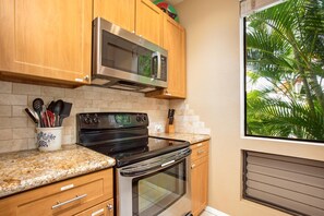 Condo (1 Bedroom) | Bếp riêng | Lò vi sóng, lò nướng, máy rửa bát, dụng cụ pha cà phê/trà 