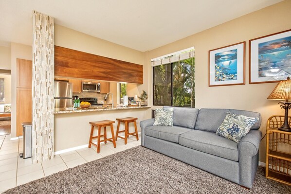 คอนโด (1 Bedroom) | ห้องนั่งเล่น | ทีวี