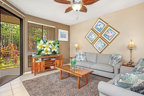 คอนโด (1 Bedroom) | ห้องนั่งเล่น | ทีวี