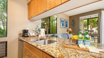 Condo (1 Bedroom) | Private kitchen | Microwave, oven, dishwasher, coffee/tea maker
