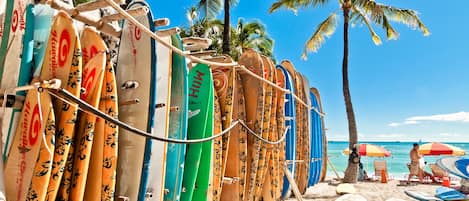 Beach nearby, sun loungers, beach towels