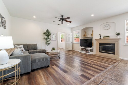 EV Fast Charger 5BD Amazing Home