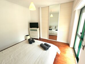 1 bedroom, free WiFi, bed sheets - Cozy T1 in Cacilhas- Lisbon and beaches in reach (Almada)