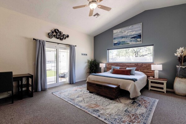 3 chambres, bureau, fer et planche à repasser, lit parapluie