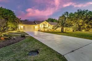 Exterior - Tiki Bliss: Pool & Resort Vibe (Navarre)