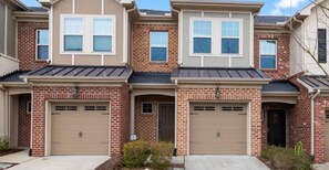 Exterior - Newly built Charming 3-bedroom townhome with amenities Spring Hill (Spring Hill)