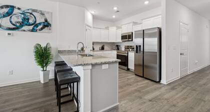 Newly built Charming 3-bedroom townhome with amenities Spring Hill