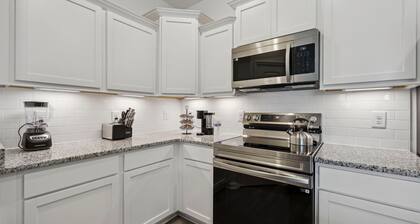 Newly built Charming 3-bedroom townhome with amenities Spring Hill
