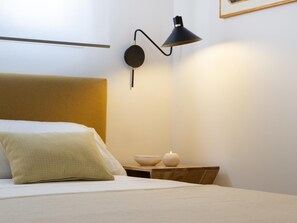 Iron/ironing board, Internet, bed sheets