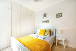 1 habitación, tabla de planchar con plancha, wifi y ropa de cama 