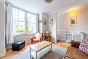 TV - West London Gem Chic 1BD Patio Flat Retreat (Greater London)